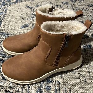 Khombu Womens Size 9M Sienna All Weather Fur Lined Brown Boots